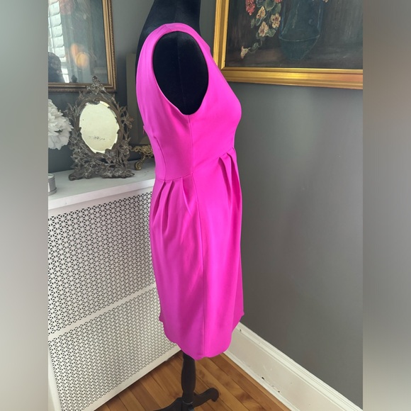 Absolutely adorable Camilyn Beth made in the USA fuschia scalloped dress - Picture 5 of 10